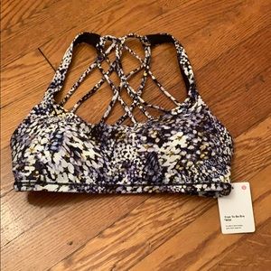 Brand new lululemon sports bra